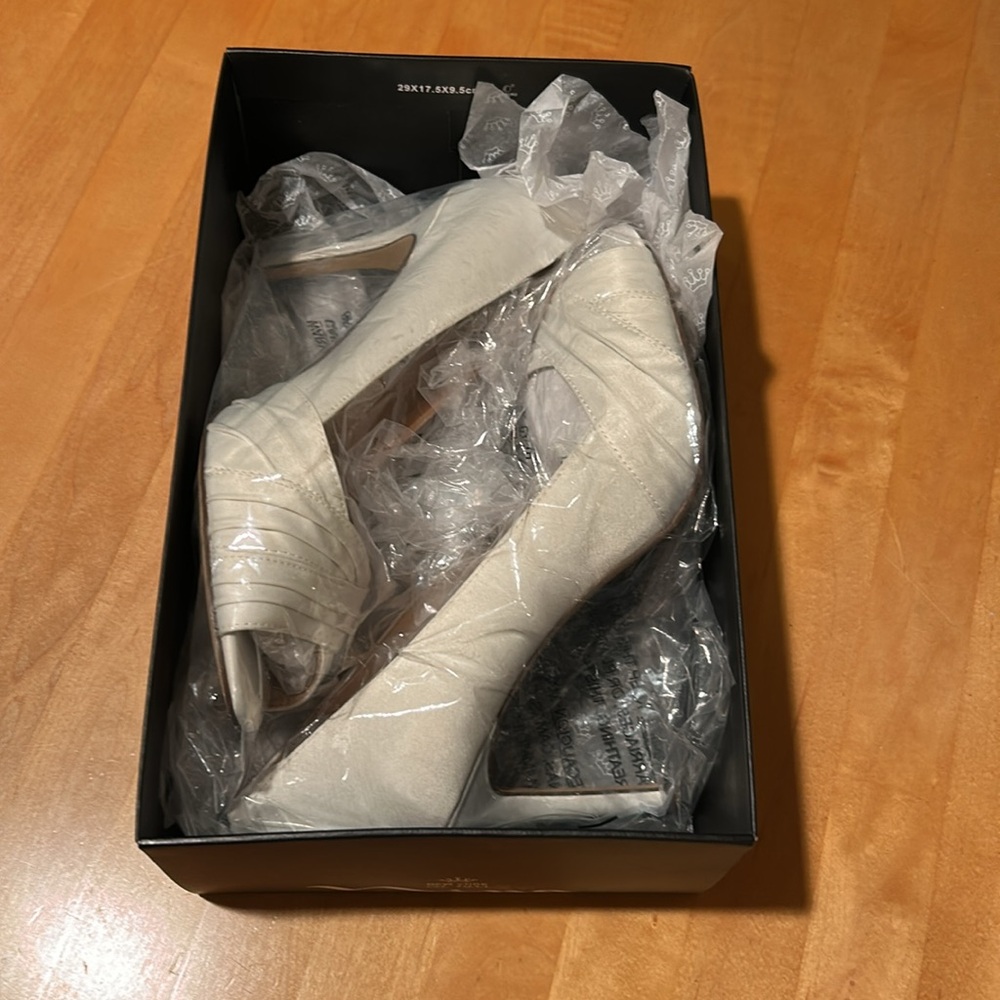 Nina, Ivory Luster Satin High Heel Shoes, Size 9 - image 4